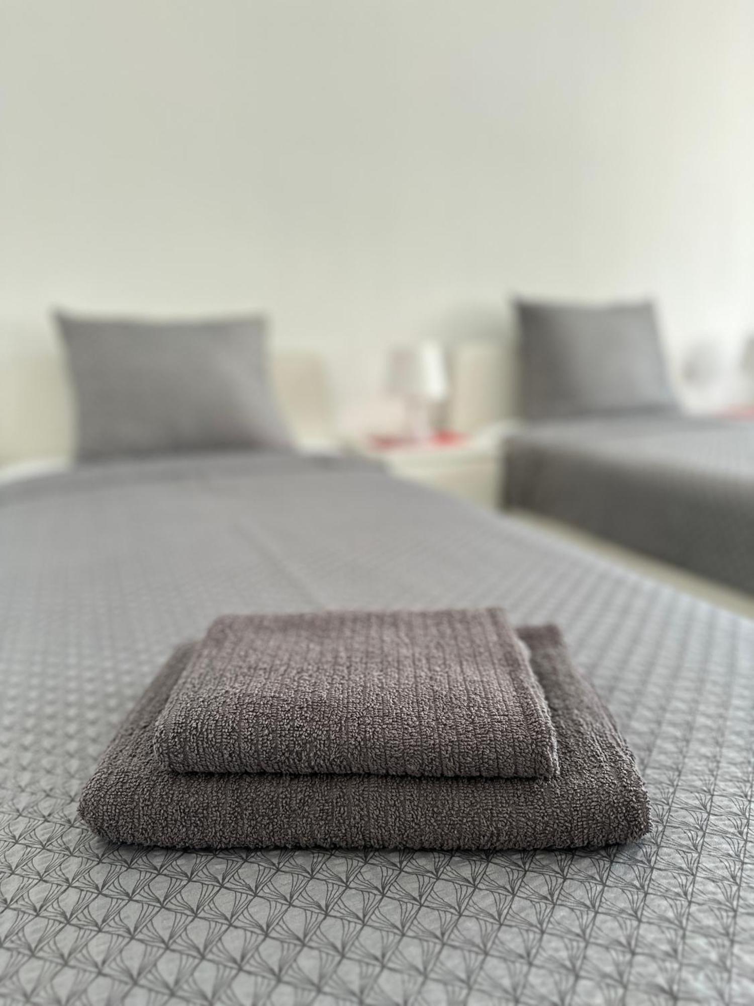 Modern And Bright 5 Bedroom Apartment Del Prado กันดิอา ภายนอก รูปภาพ